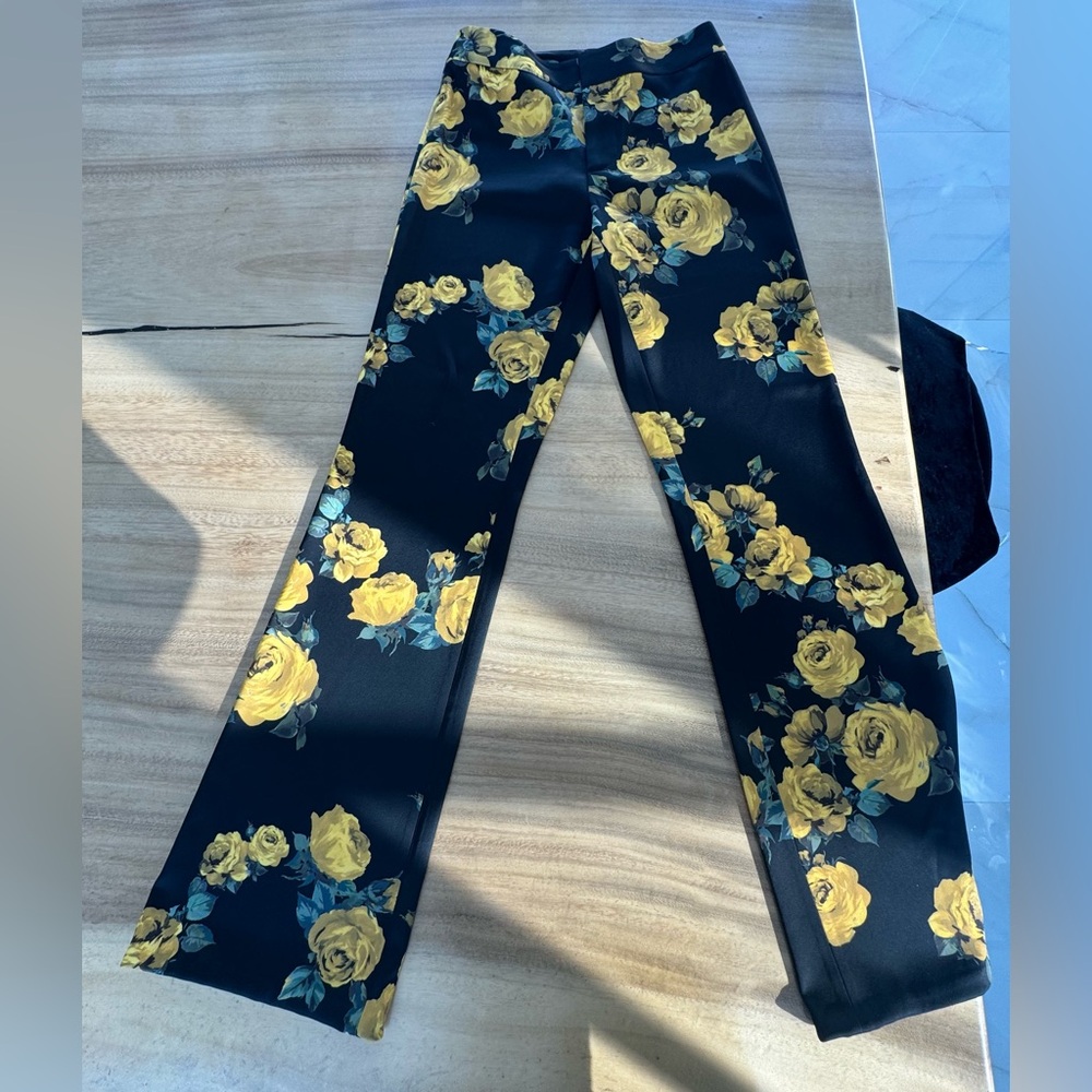 Alice + Olivia Black and Yellow Floral Pants - Picture 2 of 8